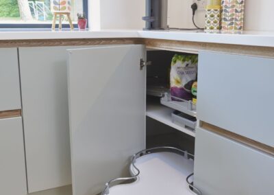 28 Saxon Hurst modern handleless kitchen 12