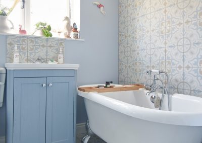 Cosy Cottage Bathroom (2)