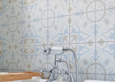 Cosy Cottage Bathroom (7)